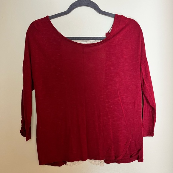 Quarter sleeve lace open back shirt - Picture 2 of 4